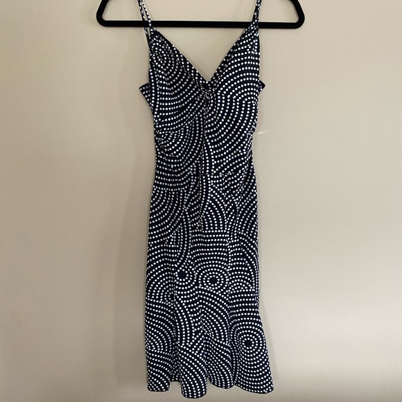 Le Chateau Form Fitting Midi Dress - Picture 4 of 7